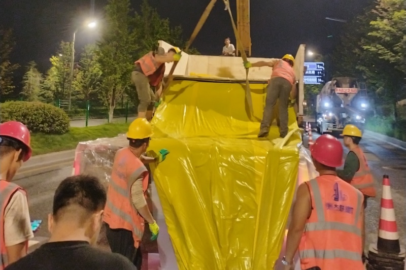 新超管業(yè)貴陽(yáng)項(xiàng)目—大口徑DN1600紫外光固化管道修復(fù)順利施工